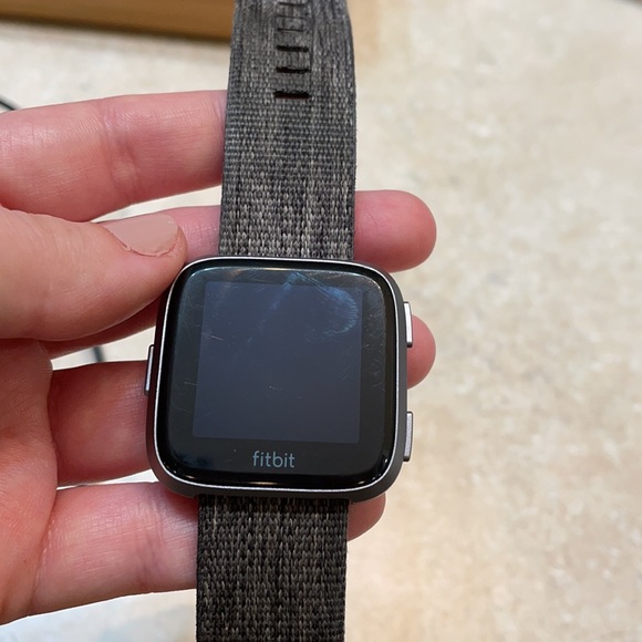 Fitbit versa special edition - Picture 2 of 6